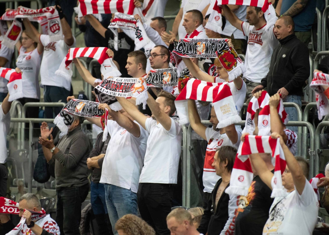 Doping kibiców w meczu ŁKS Commercecon Łódź - IŁ Capital Legionovia Legionowo