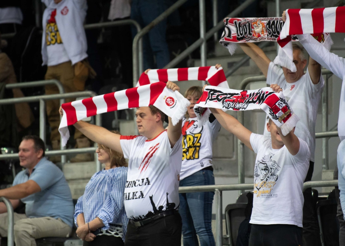 Doping kibiców w meczu ŁKS Commercecon Łódź - IŁ Capital Legionovia Legionowo