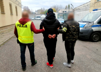 Kradli ubrania w galerii handlowej w Piotrkowie