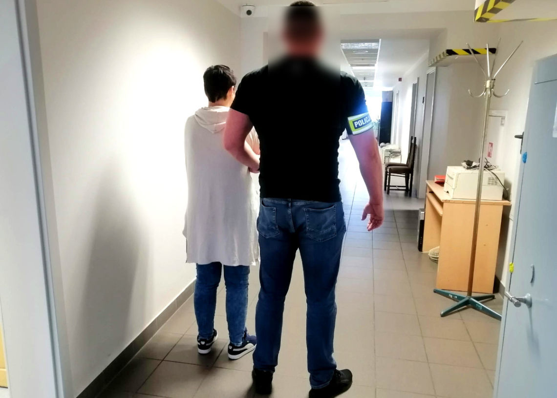 Kradli ubrania w galerii handlowej w Piotrkowie