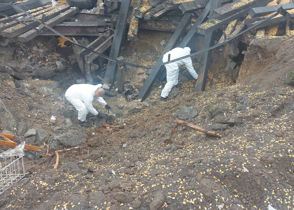 Wojna na Ukrainie. 266. dzień rosyjskiej inwazji. Zniszczenia po uderzeniu rakiety w Przewodowie