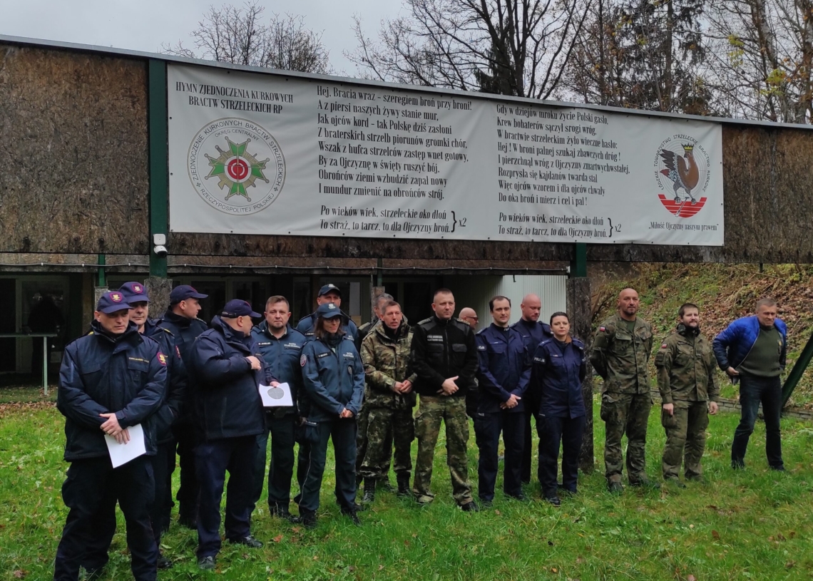 Walka o Puchar Wojewody w 10 Turnieju Służb Mundurowych w Strzelaniu