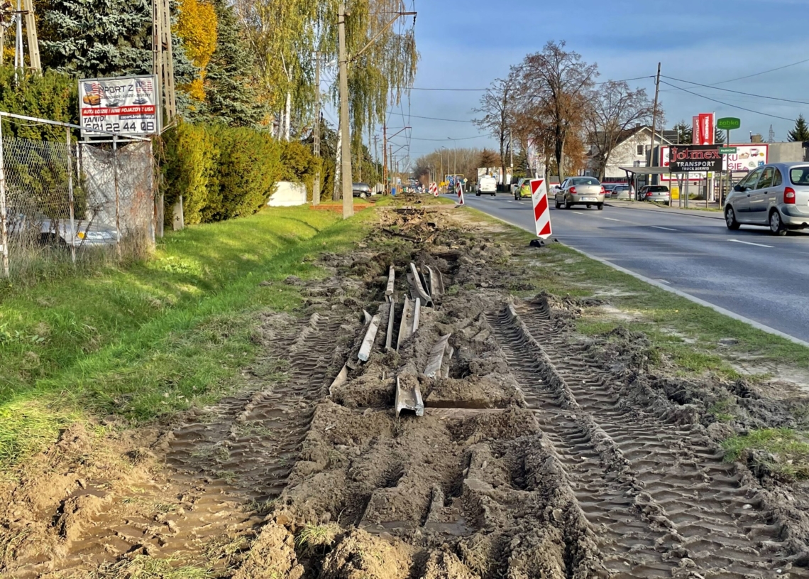 Modernizacja torowiska do Konstantynowa. Rozbiórki postępują bardzo szybko. Tramwaj ma pojechać w sierpniu 2023 r.