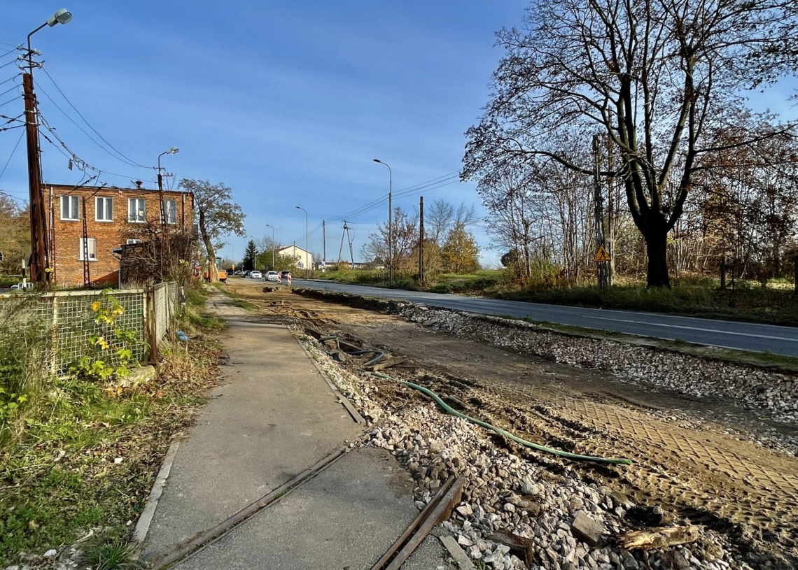 Modernizacja torowiska do Konstantynowa. Rozbiórki postępują bardzo szybko. Tramwaj ma pojechać w sierpniu 2023 r.