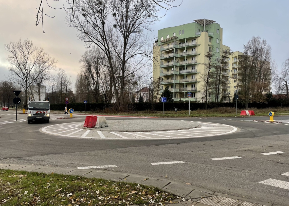Kaczeńcowa po remoncie. Kierowcy wracają też na południowy wiadukt Dąbrowskiego