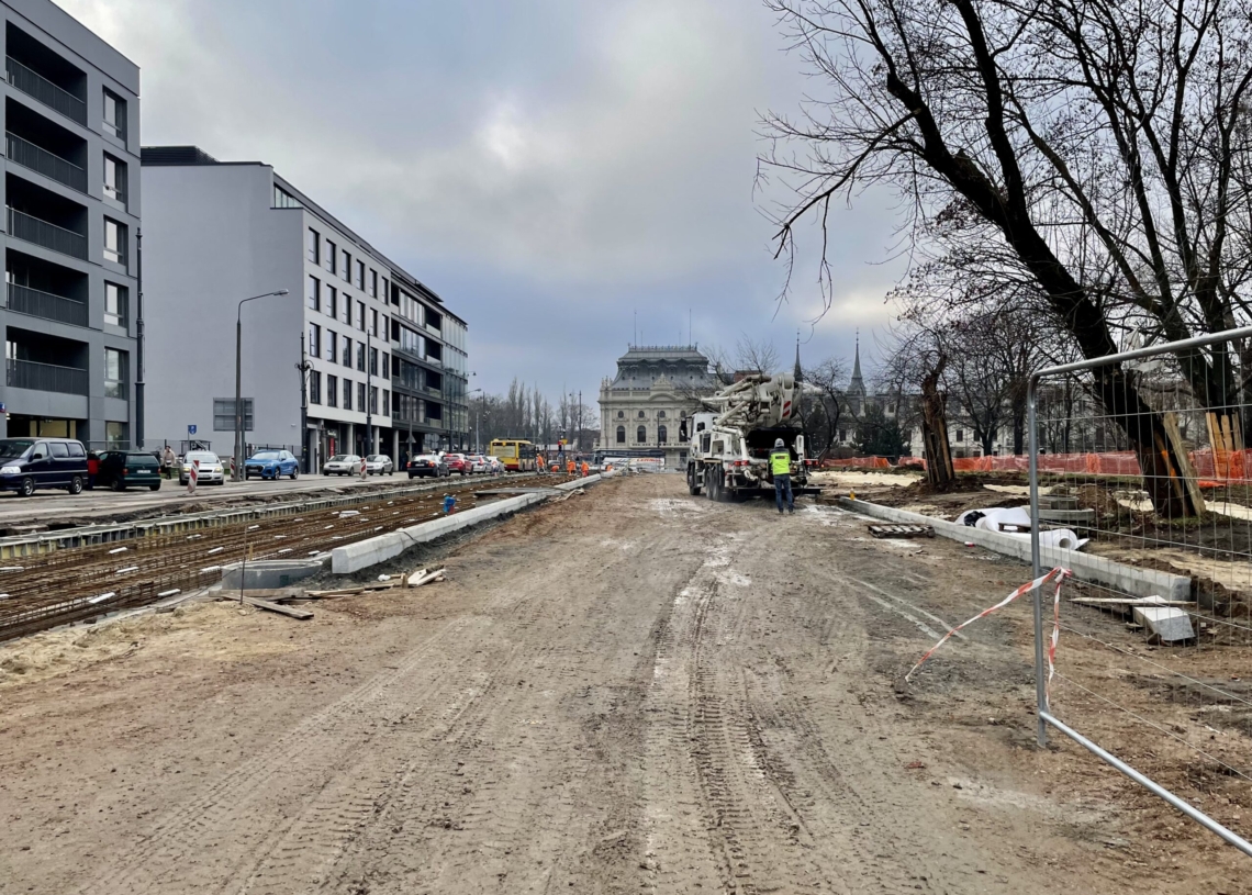 Większe utrudnienia na modernizowanej Północnej od 9 dni. Postępuje modernizacja torowiska [ZDJĘCIA + WIDEO]