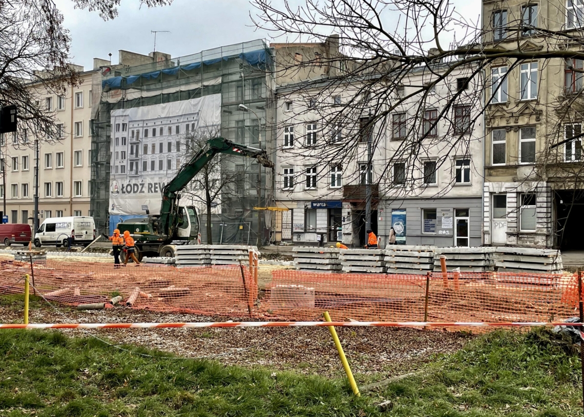 Większe utrudnienia na modernizowanej Północnej od 9 dni. Postępuje modernizacja torowiska [ZDJĘCIA + WIDEO]
