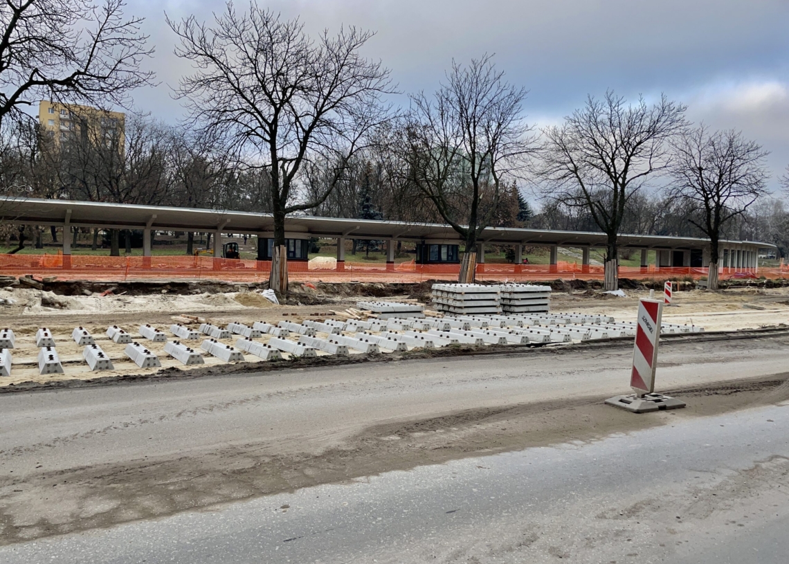 Większe utrudnienia na modernizowanej Północnej od 9 dni. Postępuje modernizacja torowiska [ZDJĘCIA + WIDEO]