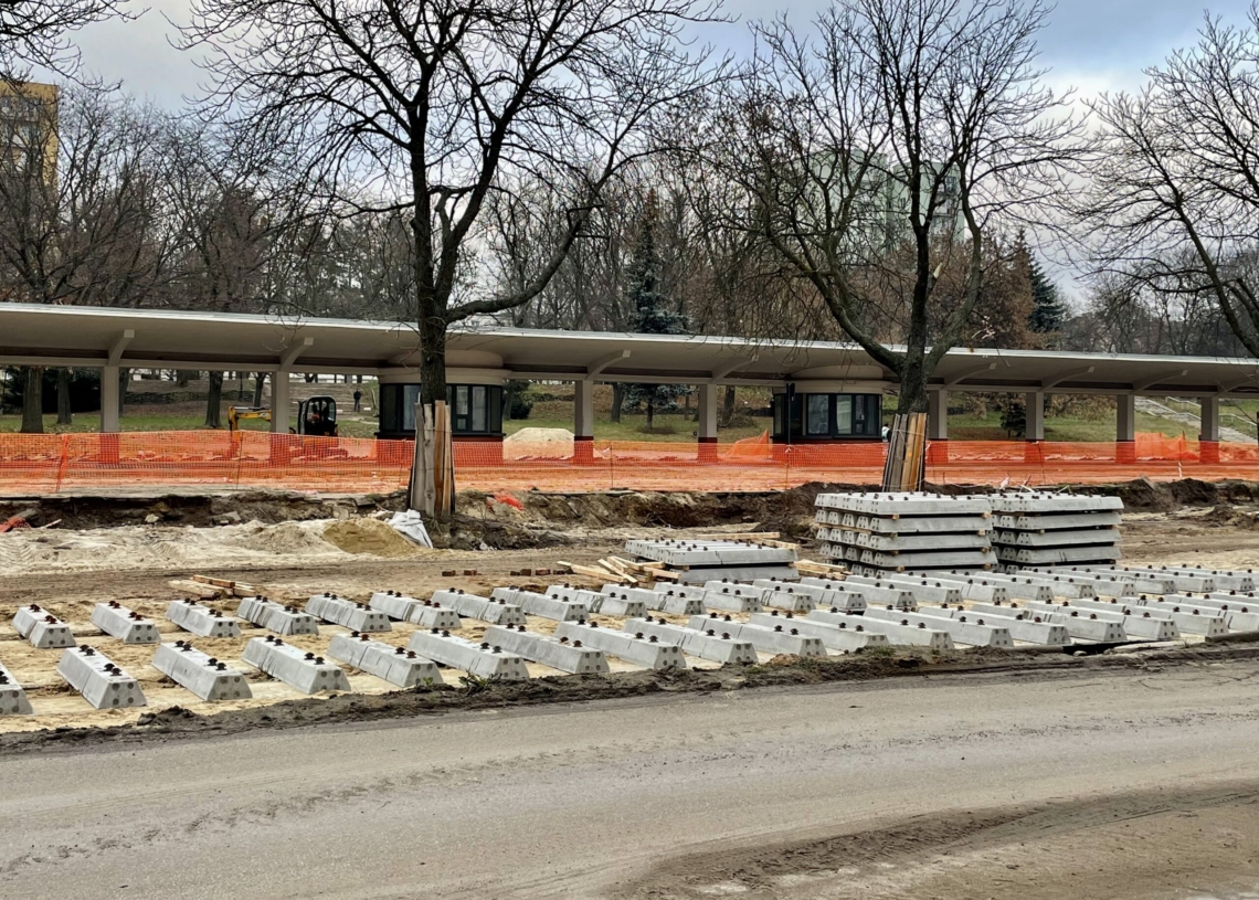 Większe utrudnienia na modernizowanej Północnej od 9 dni. Postępuje modernizacja torowiska [ZDJĘCIA + WIDEO]