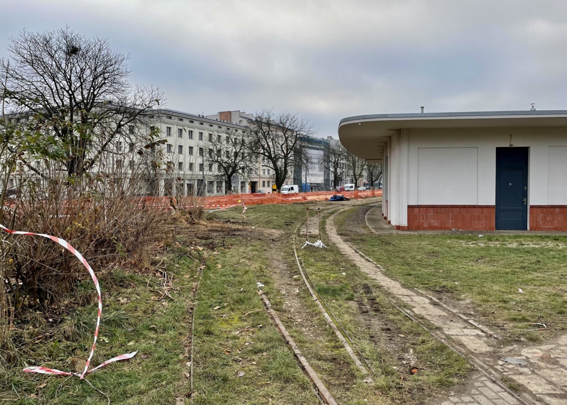 Większe utrudnienia na modernizowanej Północnej od 9 dni. Postępuje modernizacja torowiska [ZDJĘCIA + WIDEO]