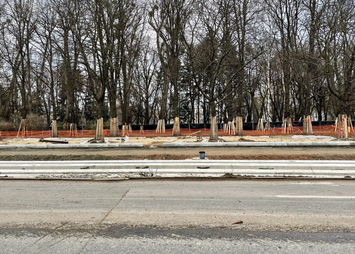 Większe utrudnienia na modernizowanej Północnej od 9 dni. Postępuje modernizacja torowiska [ZDJĘCIA + WIDEO]
