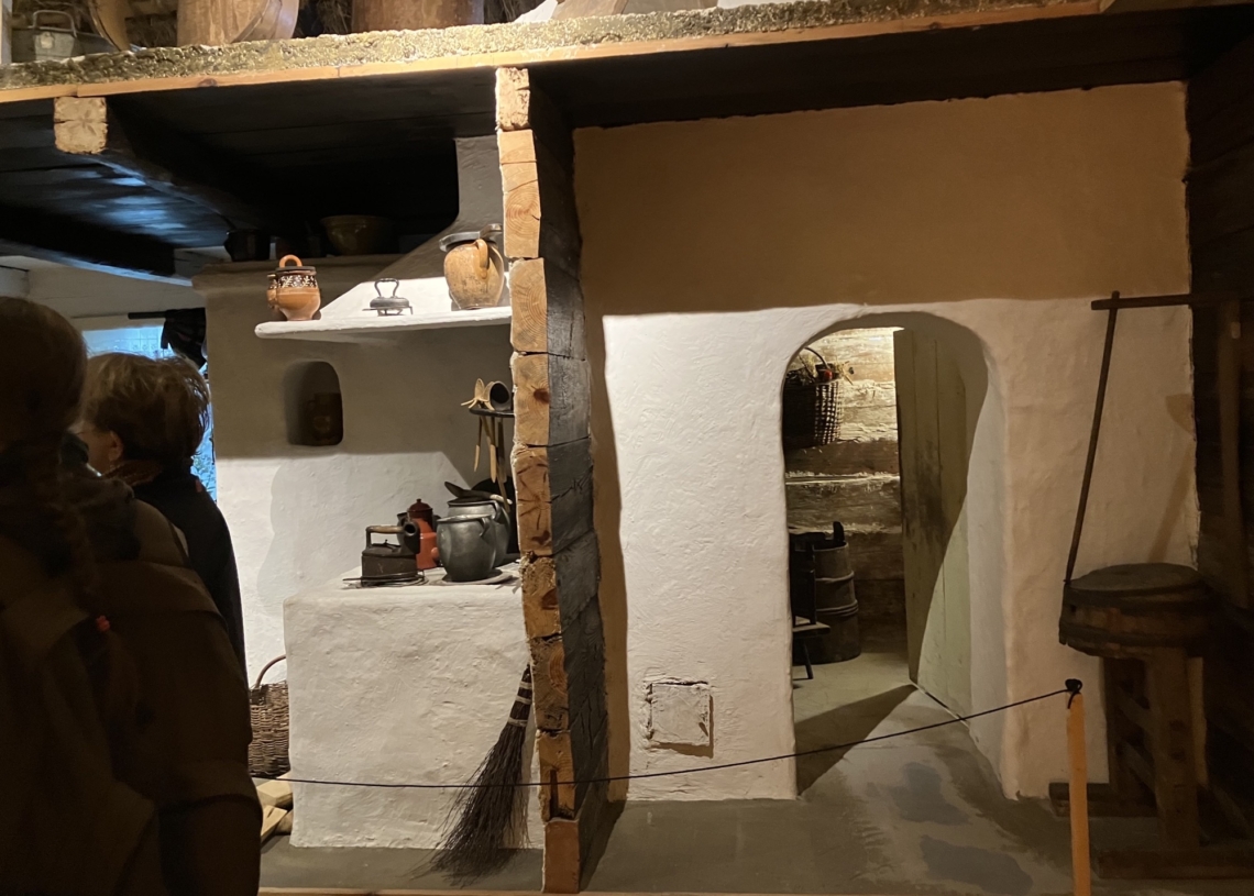 Seniorzy odwiedzili Muzeum Archeologiczne i Etnograficzne w Łodzi