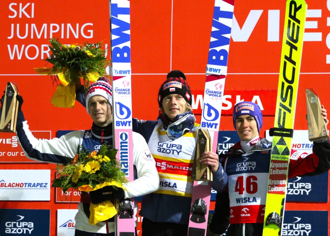 Podium zawodów Pucharu Świata w Wiśle, 5 listopada 2022 r. Halvor Egner Granerud, Dawid Kubacki, Stefan Kraft