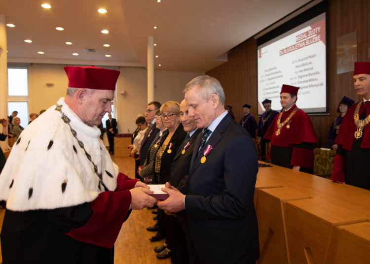 Odznaczenia Dla Pracowników Politechniki Łódzkiej. Wyróżniono Blisko ...