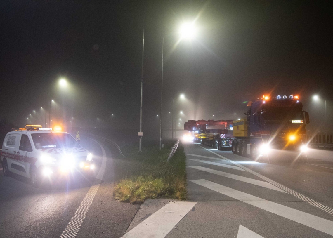 Konwój z tarczą do drążenia tunelu w Łódzkiem