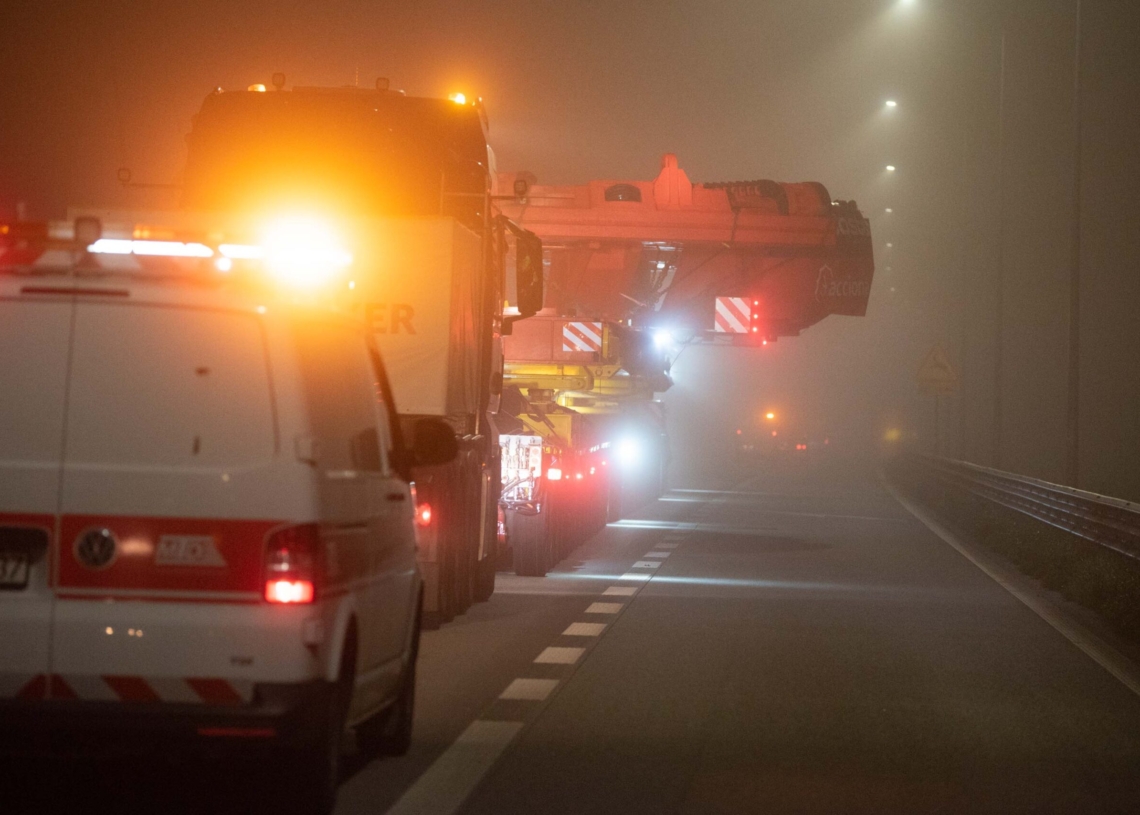 Konwój z tarczą do drążenia tunelu w Łódzkiem