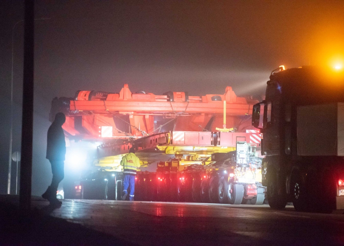 Konwój z tarczą do drążenia tunelu w Łódzkiem