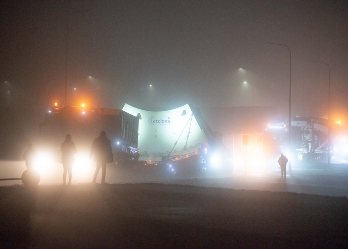 Konwój z tarczą do drążenia tunelu w Łódzkiem