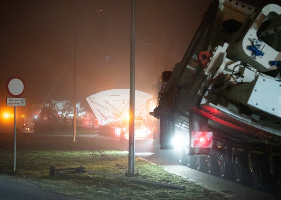Konwój z tarczą do drążenia tunelu w Łódzkiem