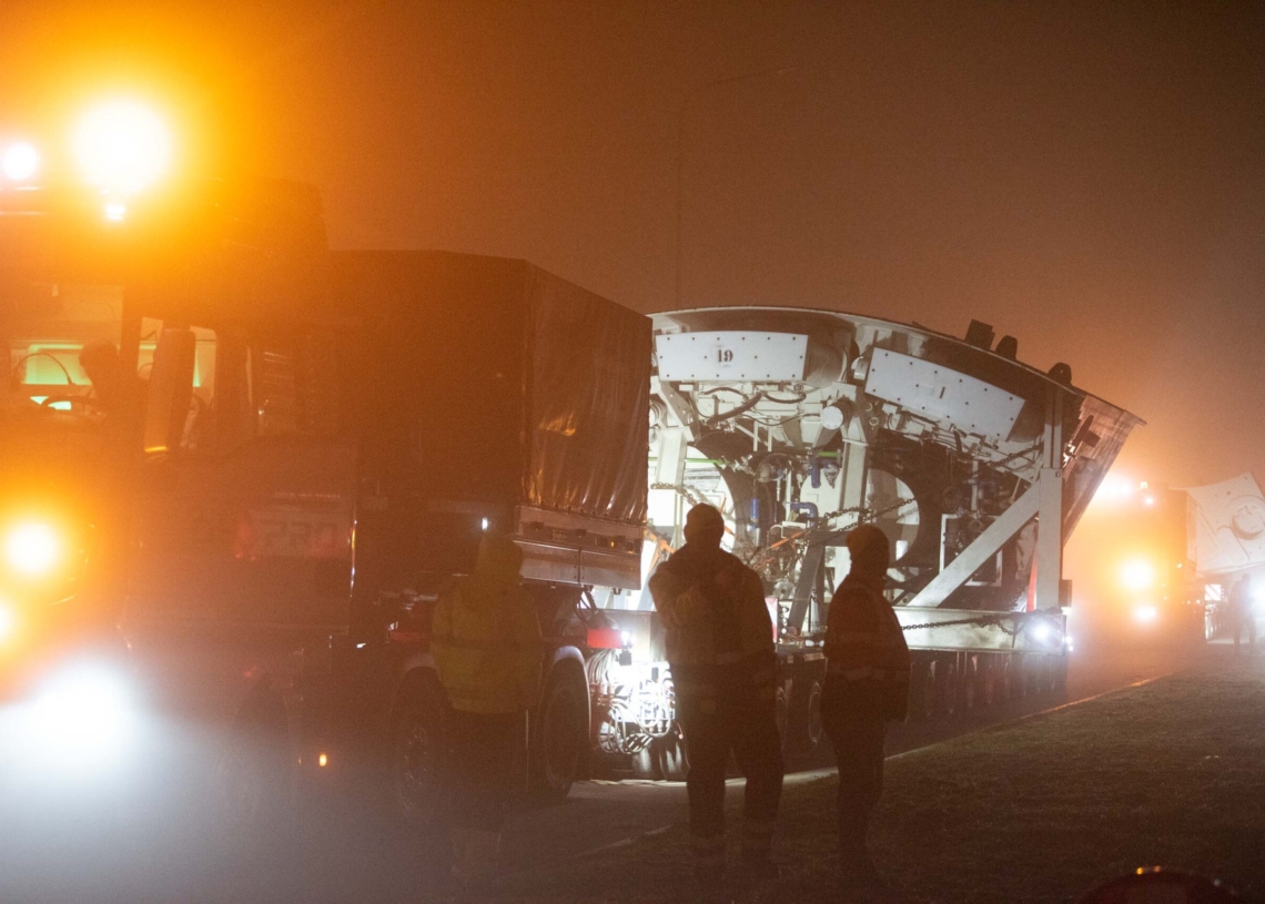 Konwój z tarczą do drążenia tunelu w Łódzkiem
