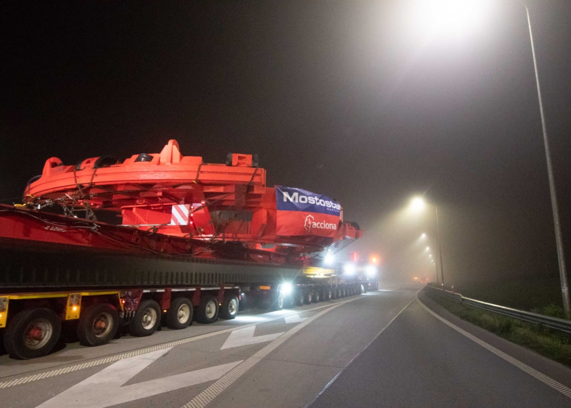 Konwój z tarczą TBM do drążenia tunelu w Łódzkiem