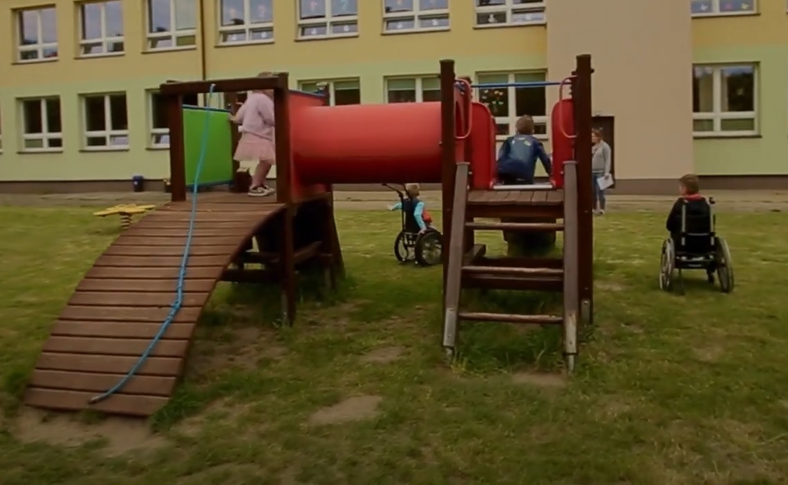 Integracyjne place zabaw. Ogólnopolski projekt dzięki inicjatywie rodziców z Wielunia 1 Integracyjne place zabaw