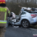 Wypadek na DW 702 w Młogoszynie. Zmiażdżona osobówka, ciężarówka w rowie 9 Wypadek na DW 702 w Młogoszynie