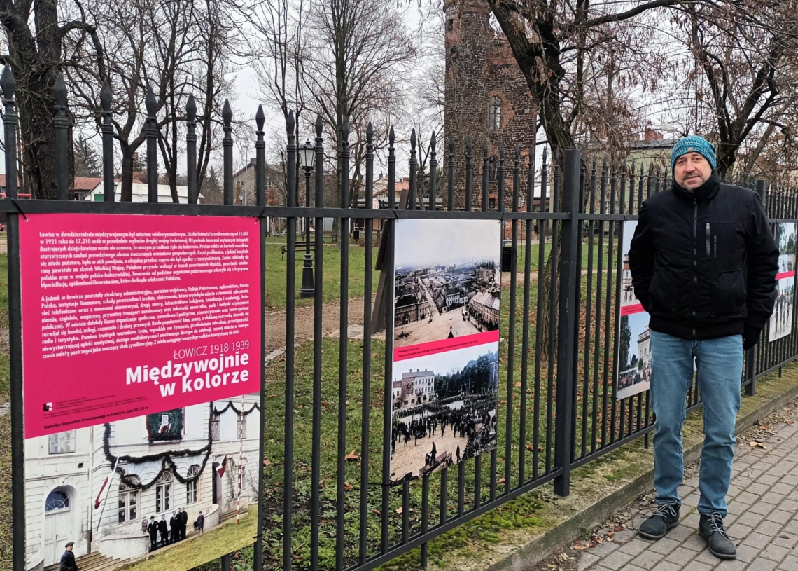 Dawny Łowicz na kolorowej fotografii. Wystawa plenerowa