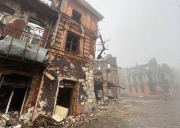 310. dzień rosyjskiej inwazji na Ukrainę - zniszczony Mariupol