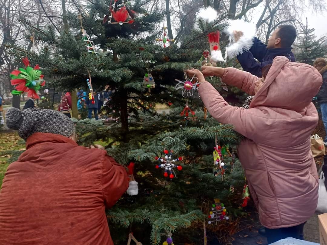 6 edycja akcji zbierania świątecznych podarunków dla seniorów z Aleksandrowa 1 świątecznych podarunków