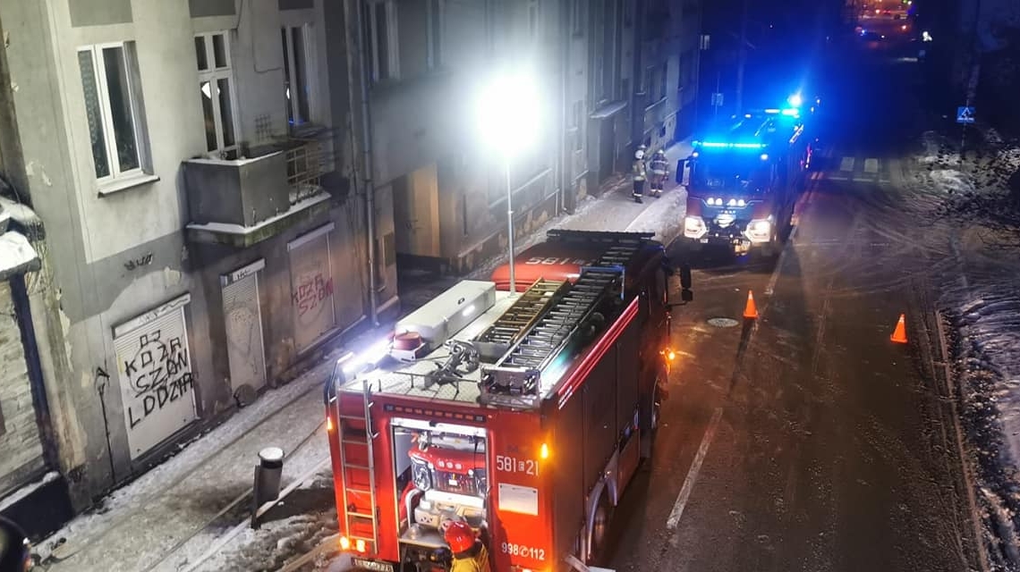 Pożar w Zgierzu. Palił się drewniany dom przy Długiej 1 Pożar w Zgierzu