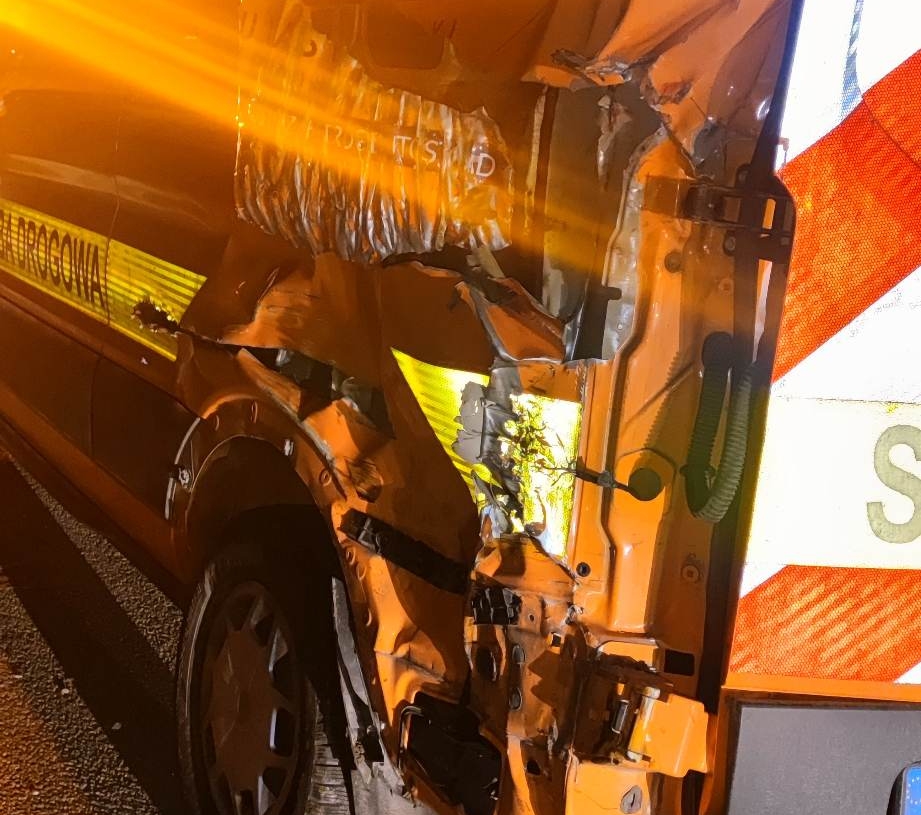 Ktoś uszkodził pojazd służby drogowej
