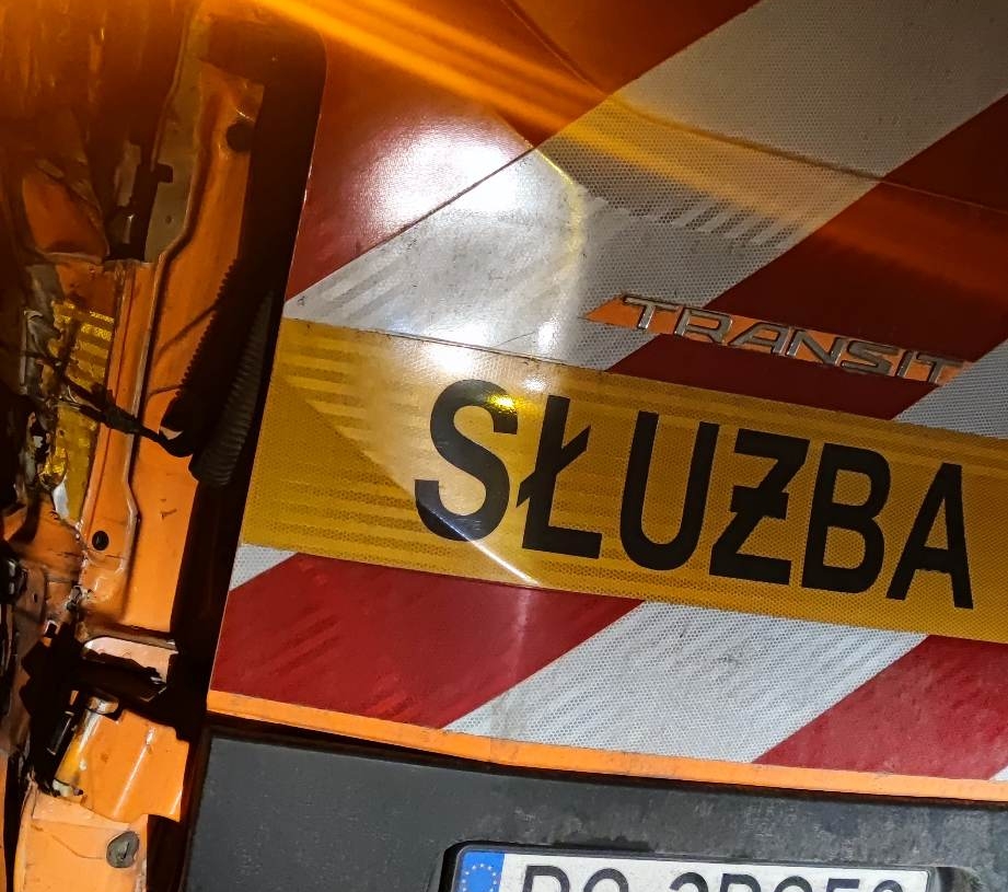 Ktoś uszkodził pojazd służby drogowej