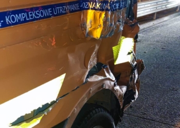 Ktoś uszkodził pojazd służby drogowej