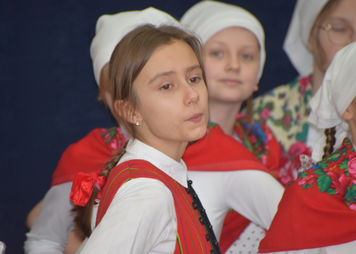 Wesele Boryny z "Chłopów" na deskach uczniowskiego teatru szkolnego w Sieradzu