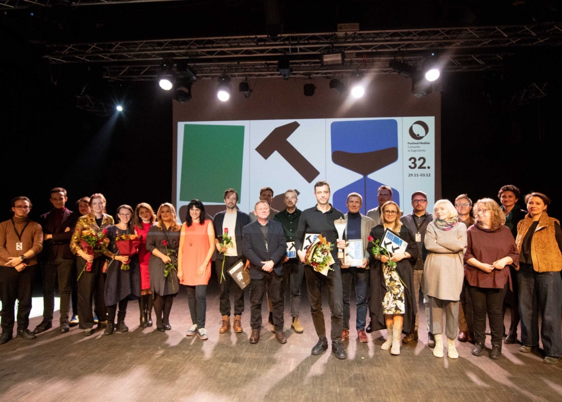 Statuetkę Białej Kobry otrzymał Andriej Kuciła za film "Gdy kwiaty nie milczą". Poznaliśmy laureatów 32. Festiwalu Mediów Człowiek w Zagrożeniu