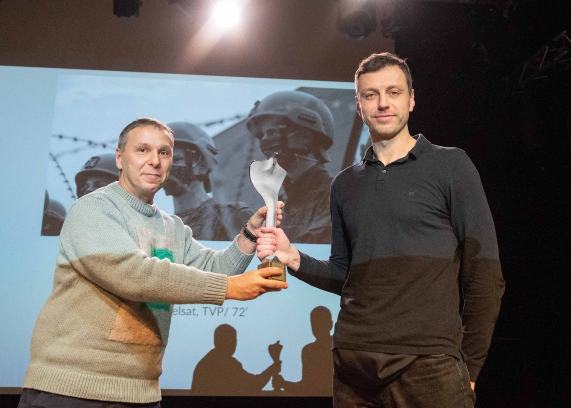 Statuetkę Białej Kobry otrzymał Andriej Kuciła za film "Gdy kwiaty nie milczą". Poznaliśmy laureatów 32. Festiwalu Mediów Człowiek w Zagrożeniu