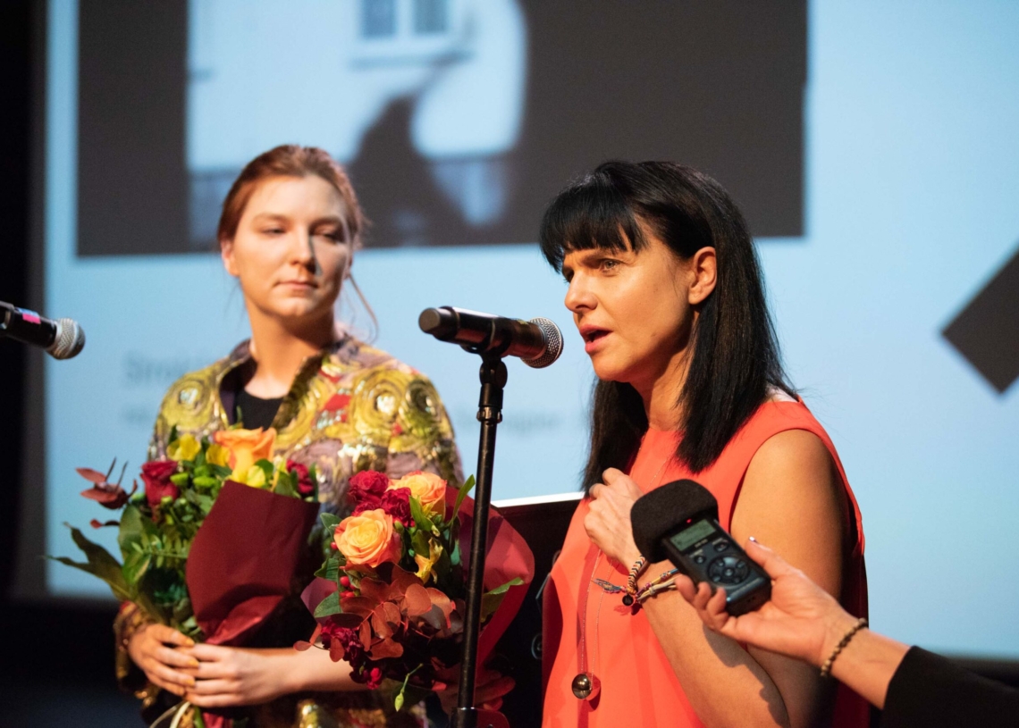 Statuetkę Białej Kobry otrzymał Andriej Kuciła za film "Gdy kwiaty nie milczą". Poznaliśmy laureatów 32. Festiwalu Mediów Człowiek w Zagrożeniu