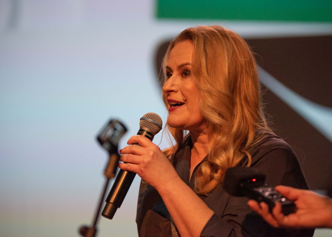Statuetkę Białej Kobry otrzymał Andriej Kuciła za film "Gdy kwiaty nie milczą". Poznaliśmy laureatów 32. Festiwalu Mediów Człowiek w Zagrożeniu