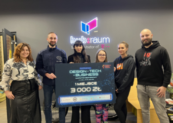 Student Wydziału Zarządzania UŁ zwyciężył w hackathonie