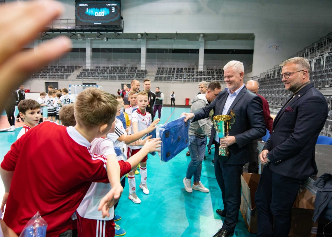 Sukces młodych piłkarzy ŁKS Łódź. Halowy turniej piłkarski o Puchar Prezydent Łodzi