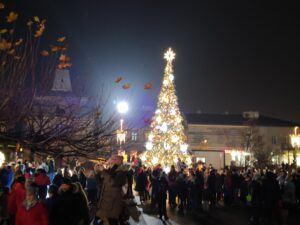 Świąteczne iluminacje w Tomaszowie uruchomione