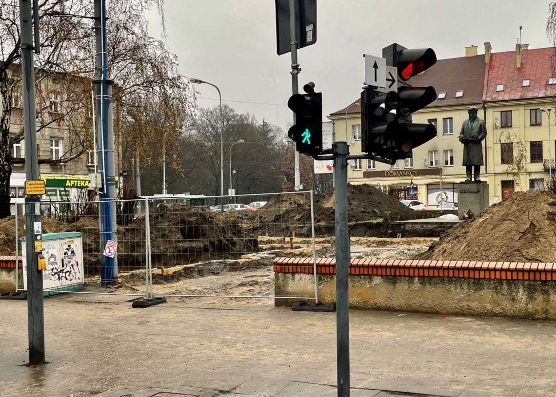 Plac Reymonta zazieleni się przez najbliższe 4 dni?