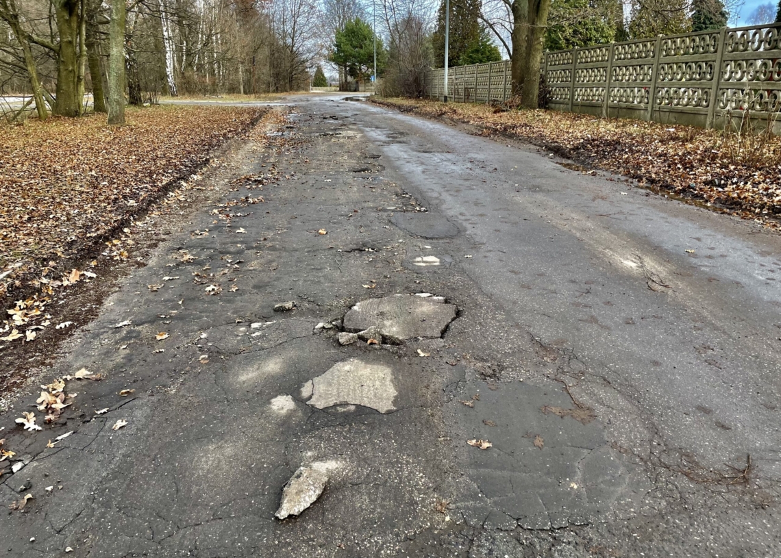 Dziurawych ulic w Łodzi nie brakuje. ZDiT zlecił łatanie ubytków w 40 lokalizacjach