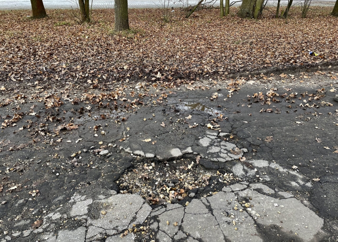 Dziurawych ulic w Łodzi nie brakuje. ZDiT zlecił łatanie ubytków w 40 lokalizacjach