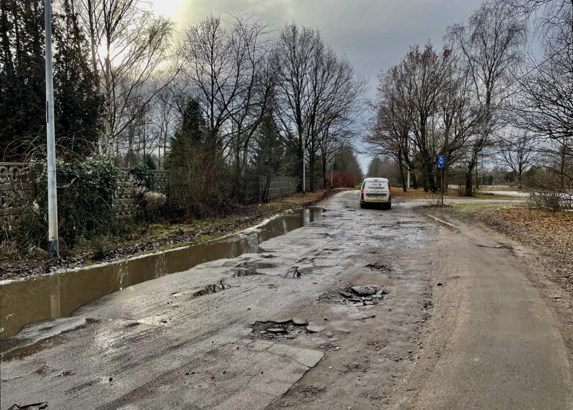 Dziurawych ulic w Łodzi nie brakuje. ZDiT zlecił łatanie ubytków w 40 lokalizacjach