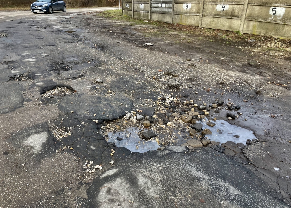 Dziurawych ulic w Łodzi nie brakuje. ZDiT zlecił łatanie ubytków w 40 lokalizacjach