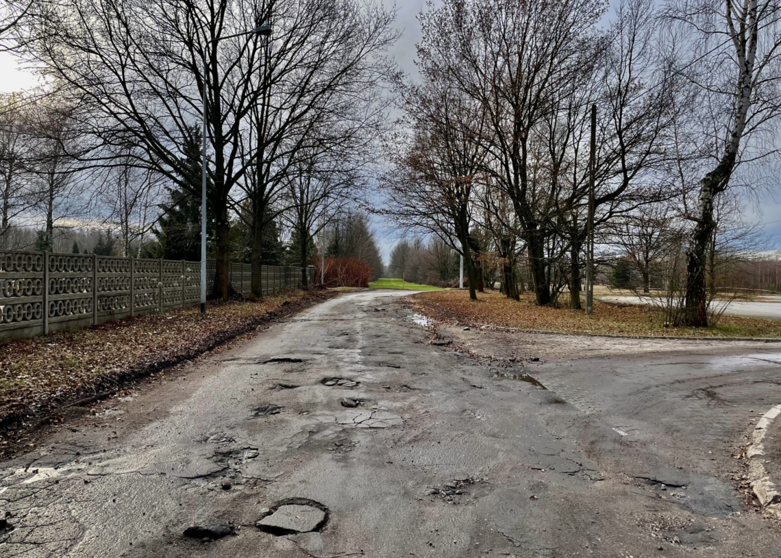 Dziurawych ulic w Łodzi nie brakuje. ZDiT zlecił łatanie ubytków w 40 lokalizacjach