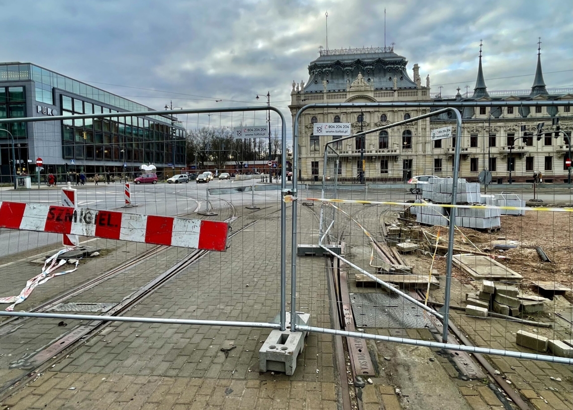 Modernizacja Północnej. Postępuje budowa torowiska. Prace mają się zakończyć w 3 kwartale 2023 r. [ZDJĘCIA + WIDEO]