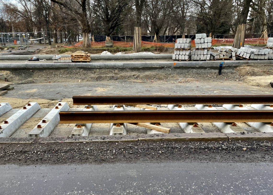 Modernizacja Północnej. Postępuje budowa torowiska. Prace mają się zakończyć w 3 kwartale 2023 r. [ZDJĘCIA + WIDEO]